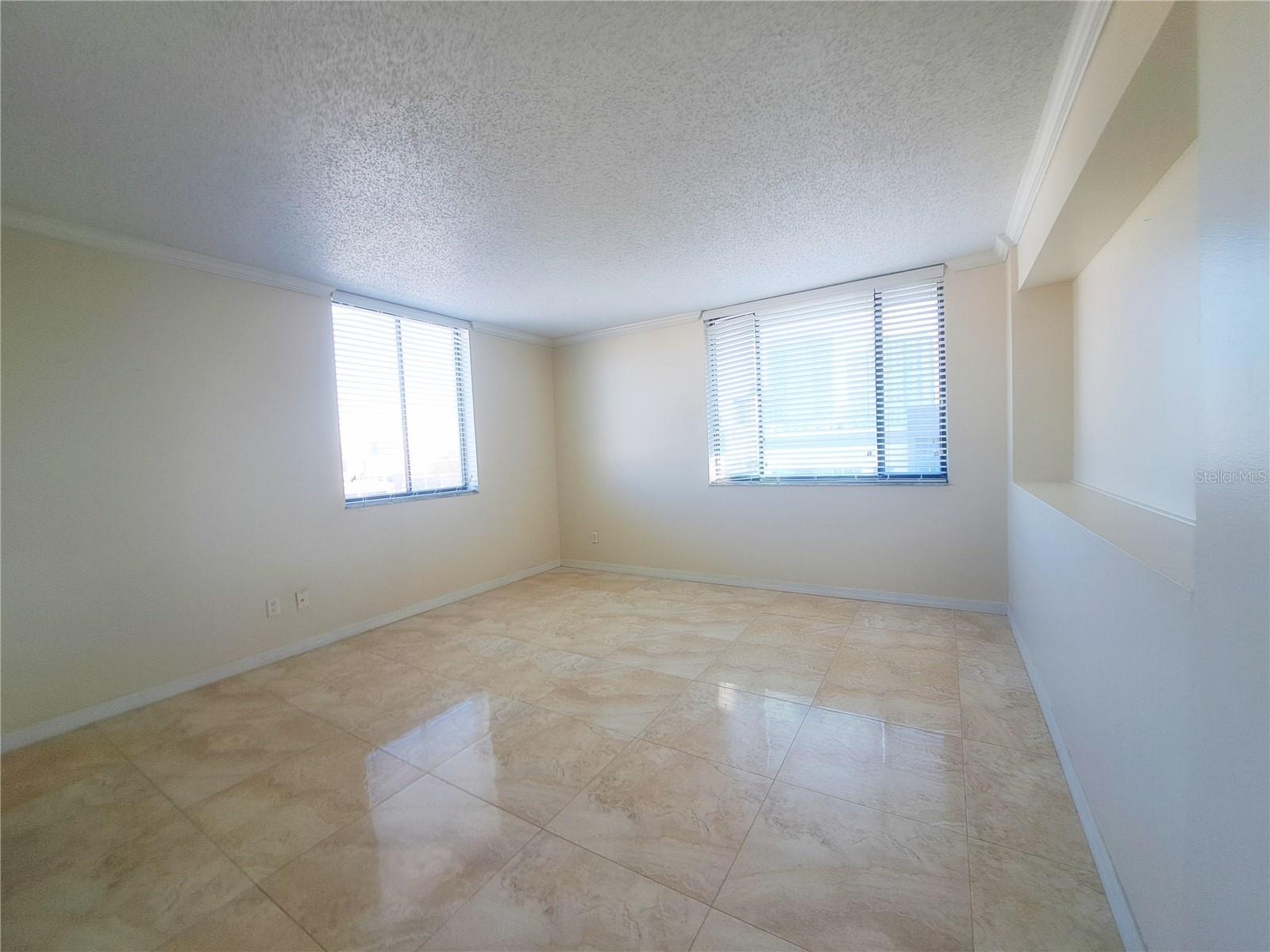 Image 11 of 23 For 201 Laurel Street 801