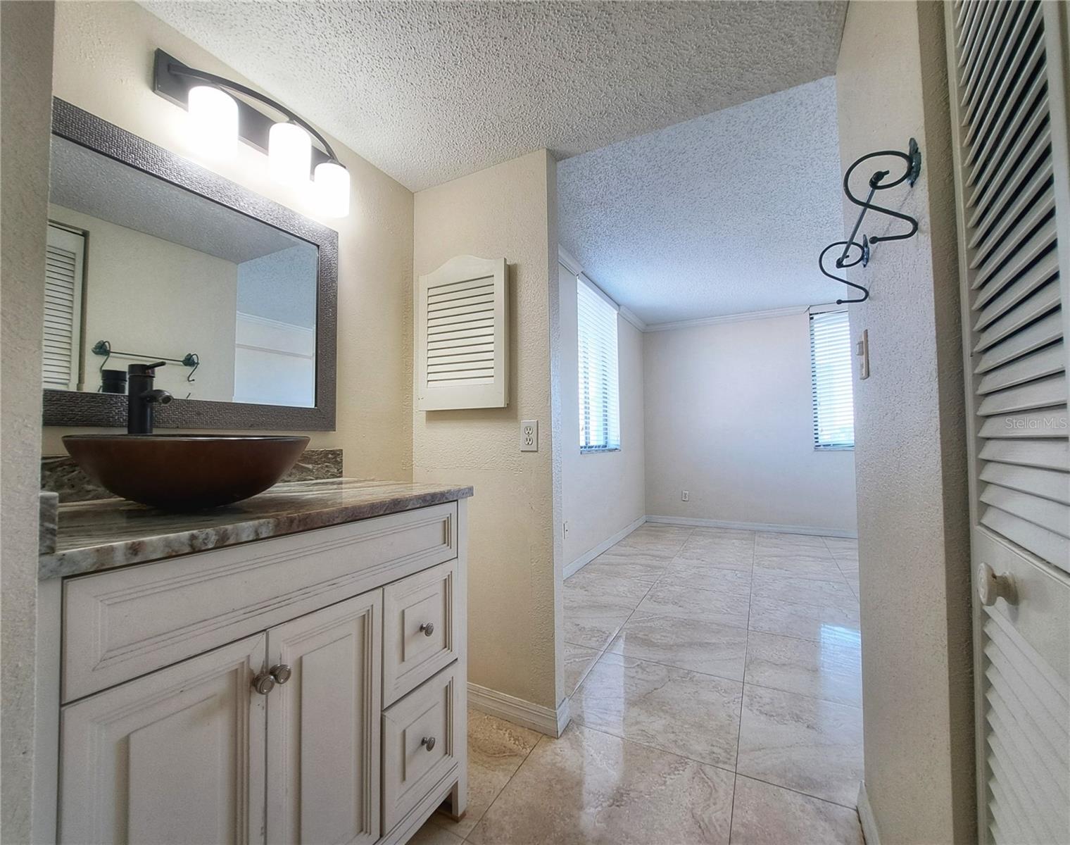 Image 12 of 23 For 201 Laurel Street 801