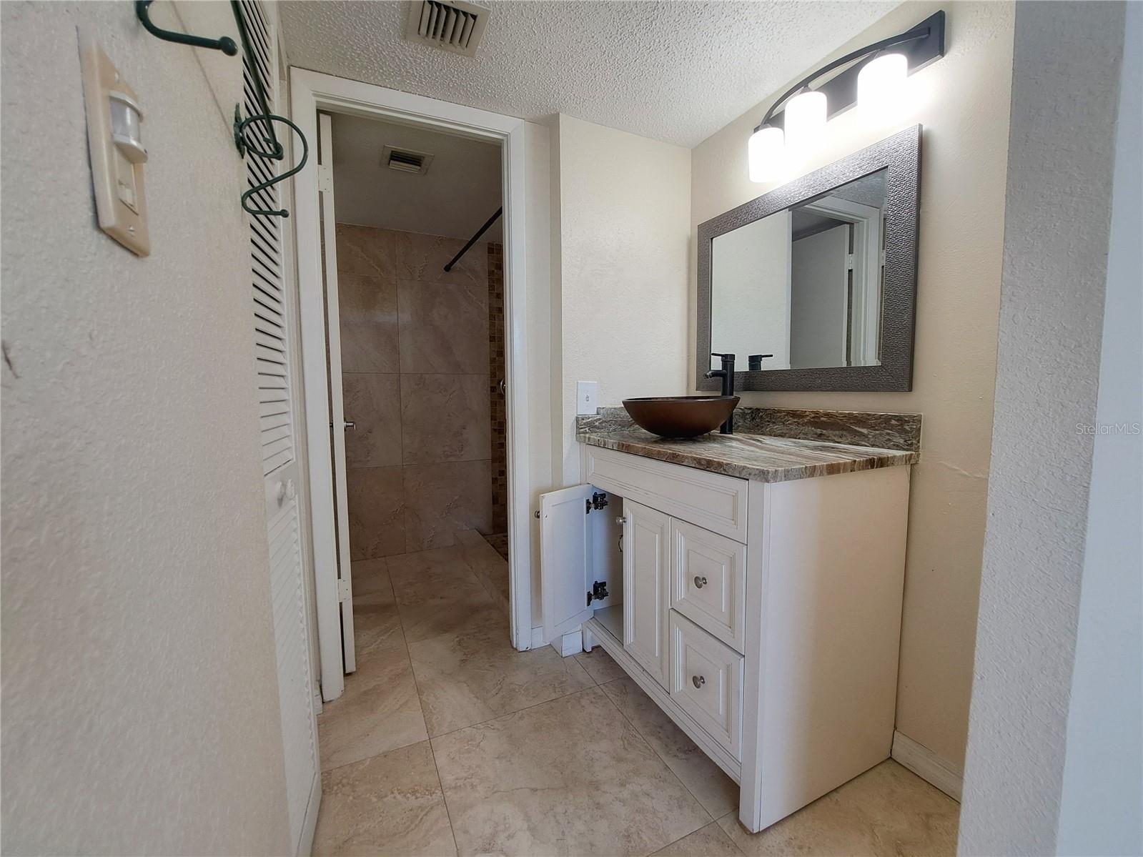 Image 13 of 23 For 201 Laurel Street 801