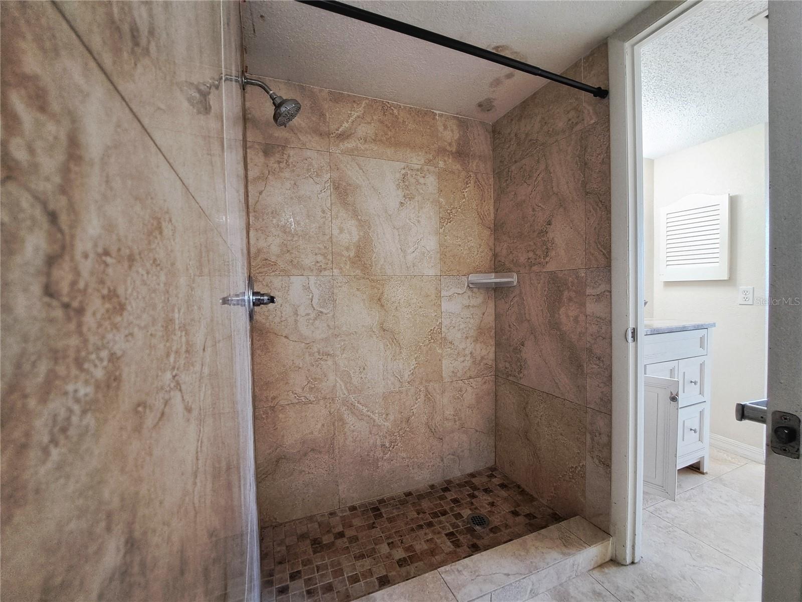 Image 14 of 23 For 201 Laurel Street 801