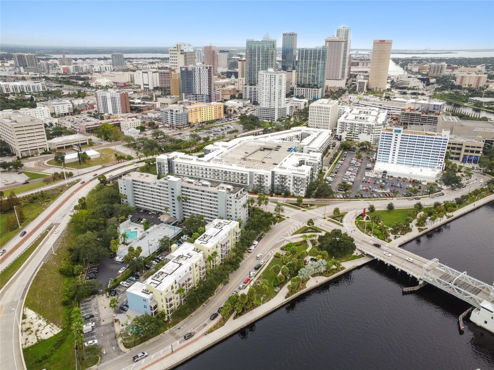 Image 3 of 23 For 201 Laurel Street 801