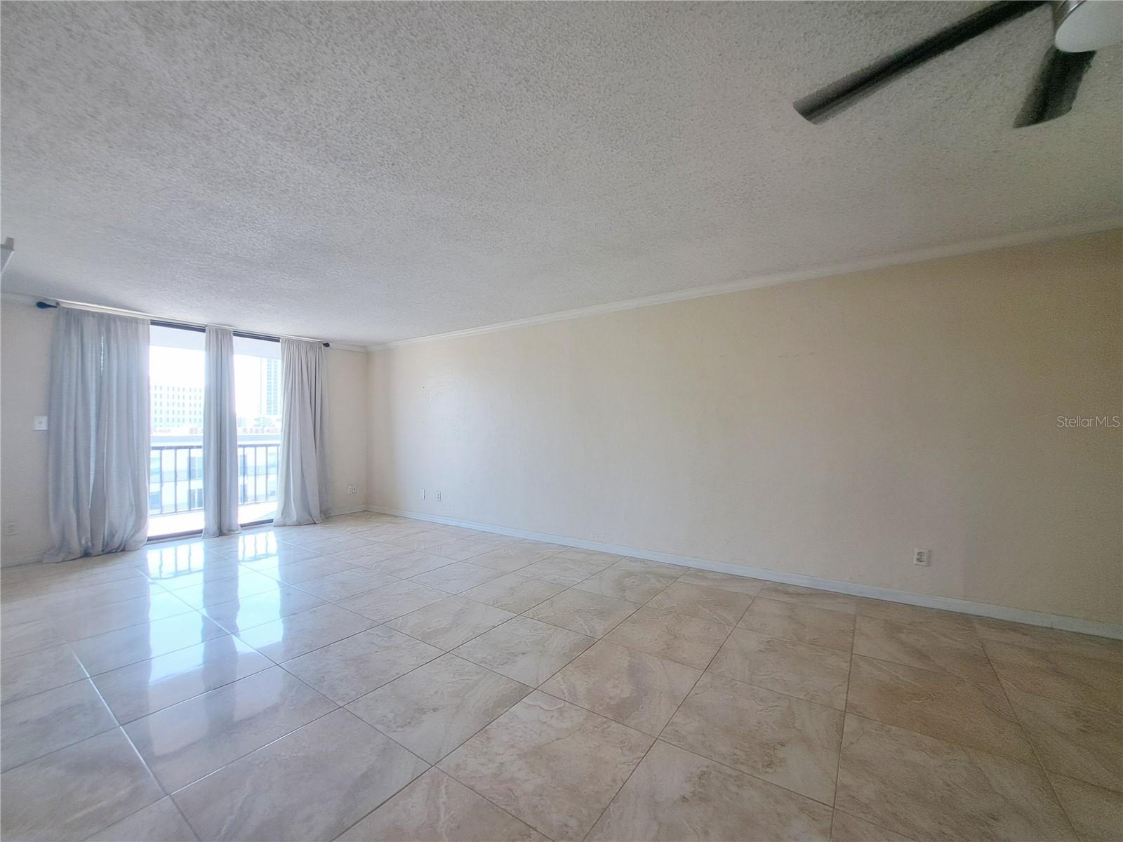 Image 6 of 23 For 201 Laurel Street 801