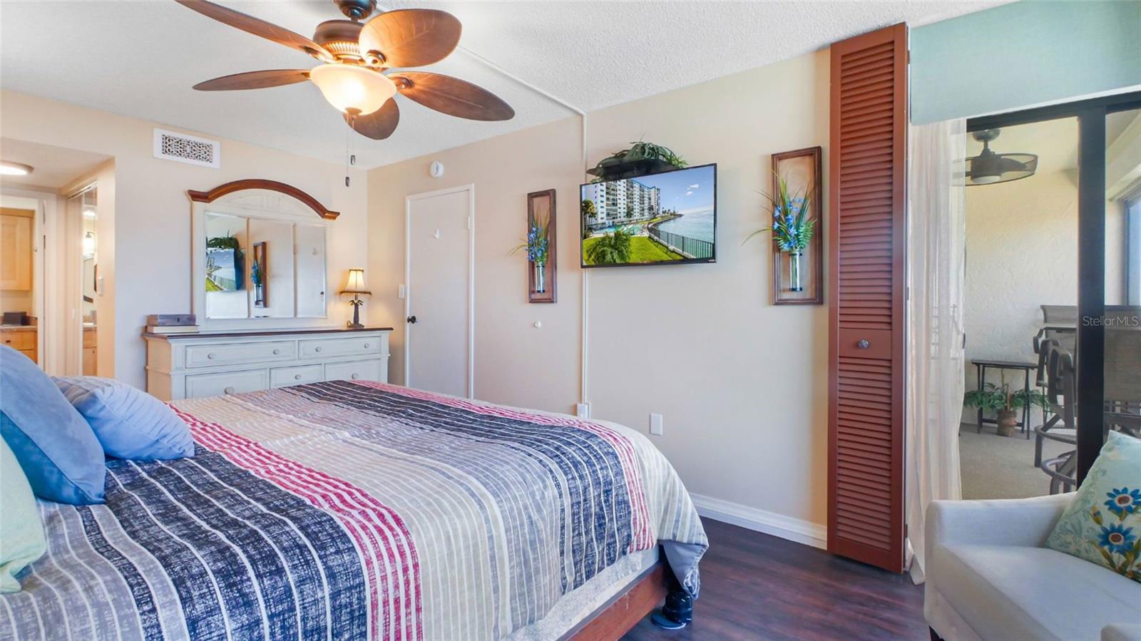 Image 10 of 26 For 7150 Sunset  903e