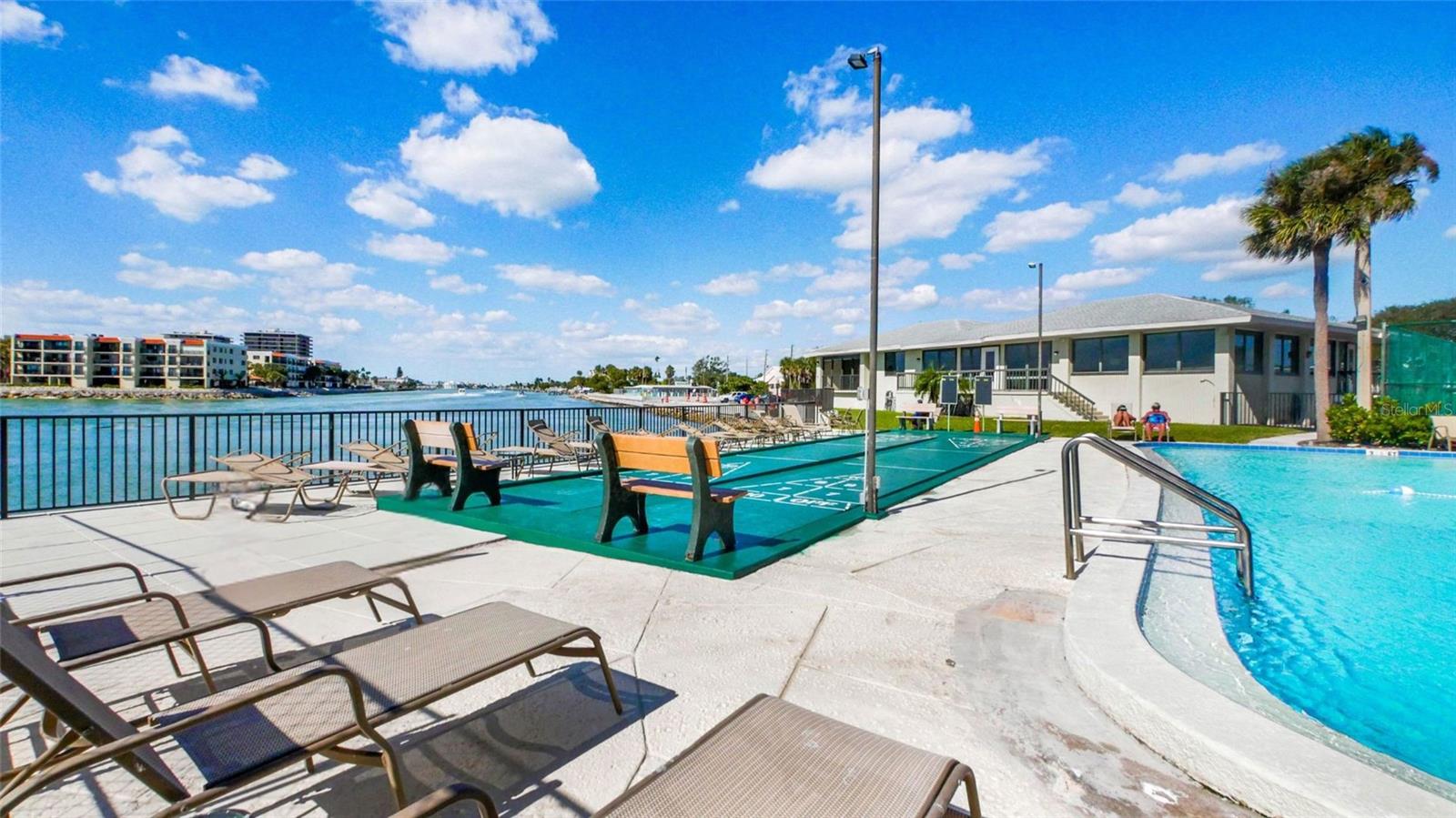 Image 18 of 26 For 7150 Sunset  903e