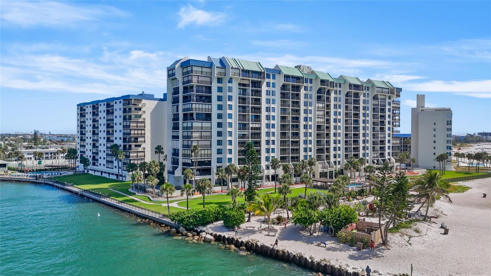 Image 24 of 26 For 7150 Sunset  903e