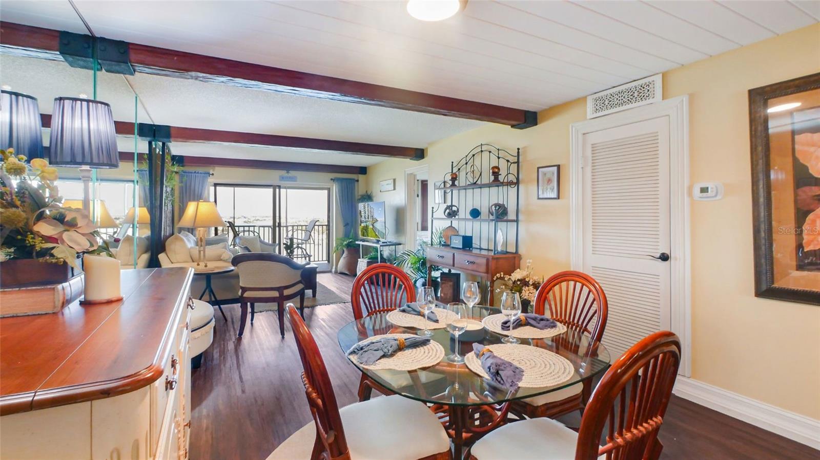 Image 6 of 26 For 7150 Sunset  903e