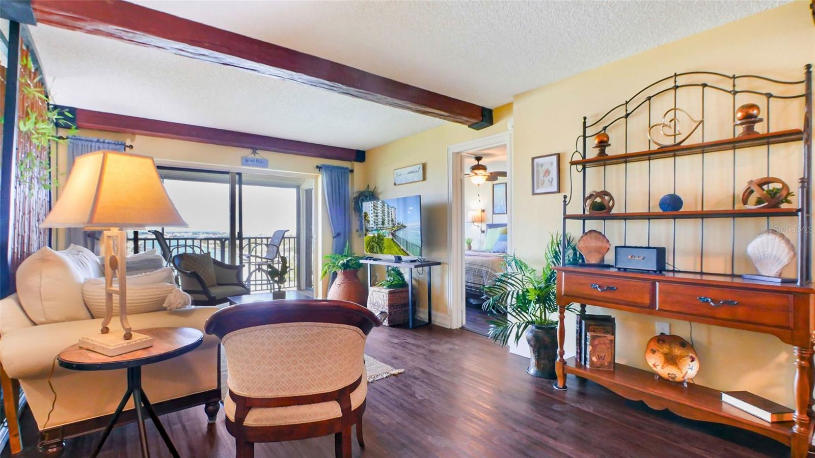 Image 7 of 26 For 7150 Sunset  903e