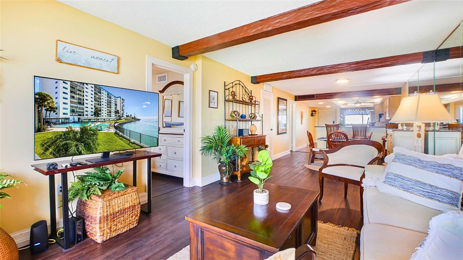 Image 8 of 26 For 7150 Sunset  903e