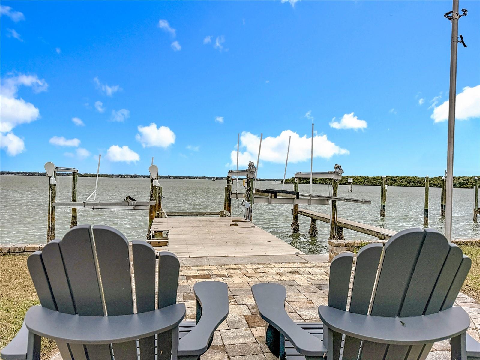 Listing photo id 8 for 533 Johns Pass Avenue