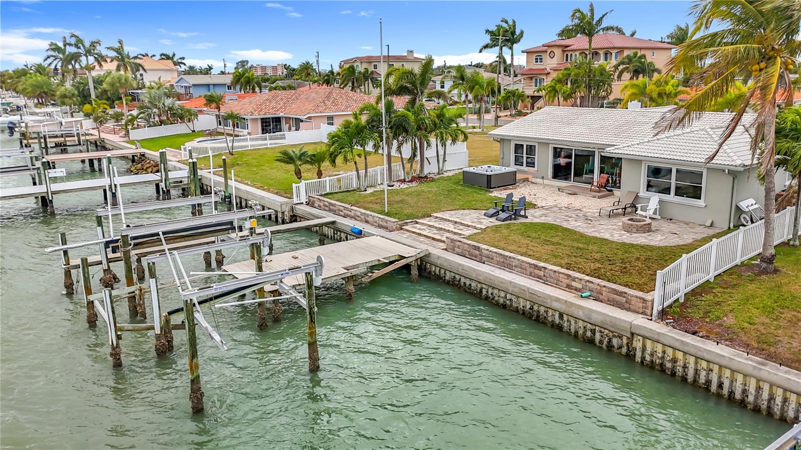 Listing photo id 18 for 533 Johns Pass Avenue