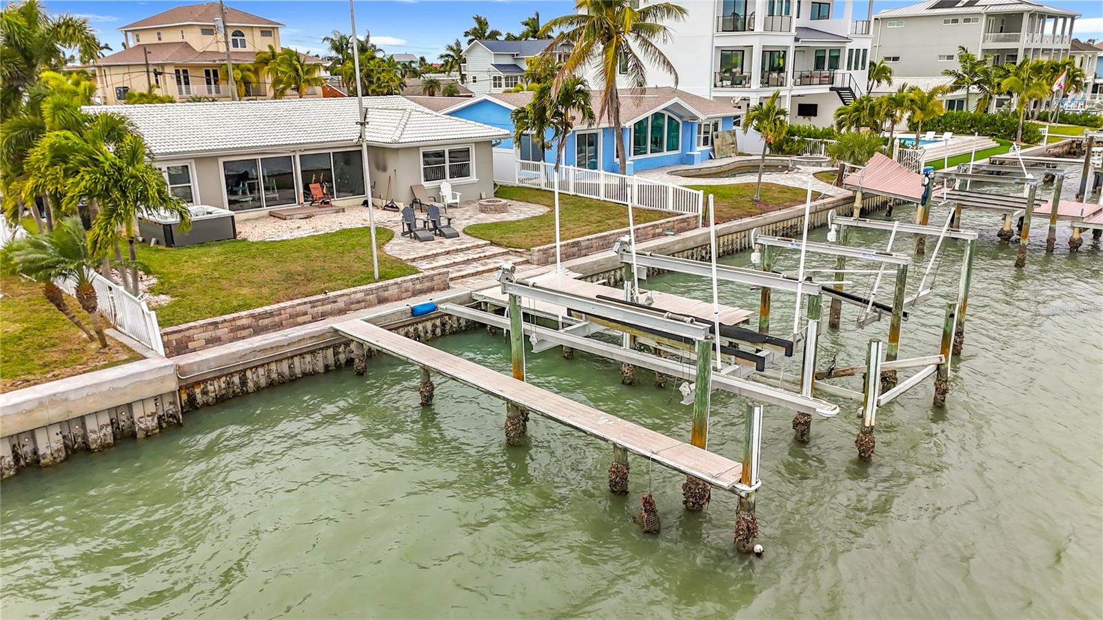 Listing photo id 20 for 533 Johns Pass Avenue