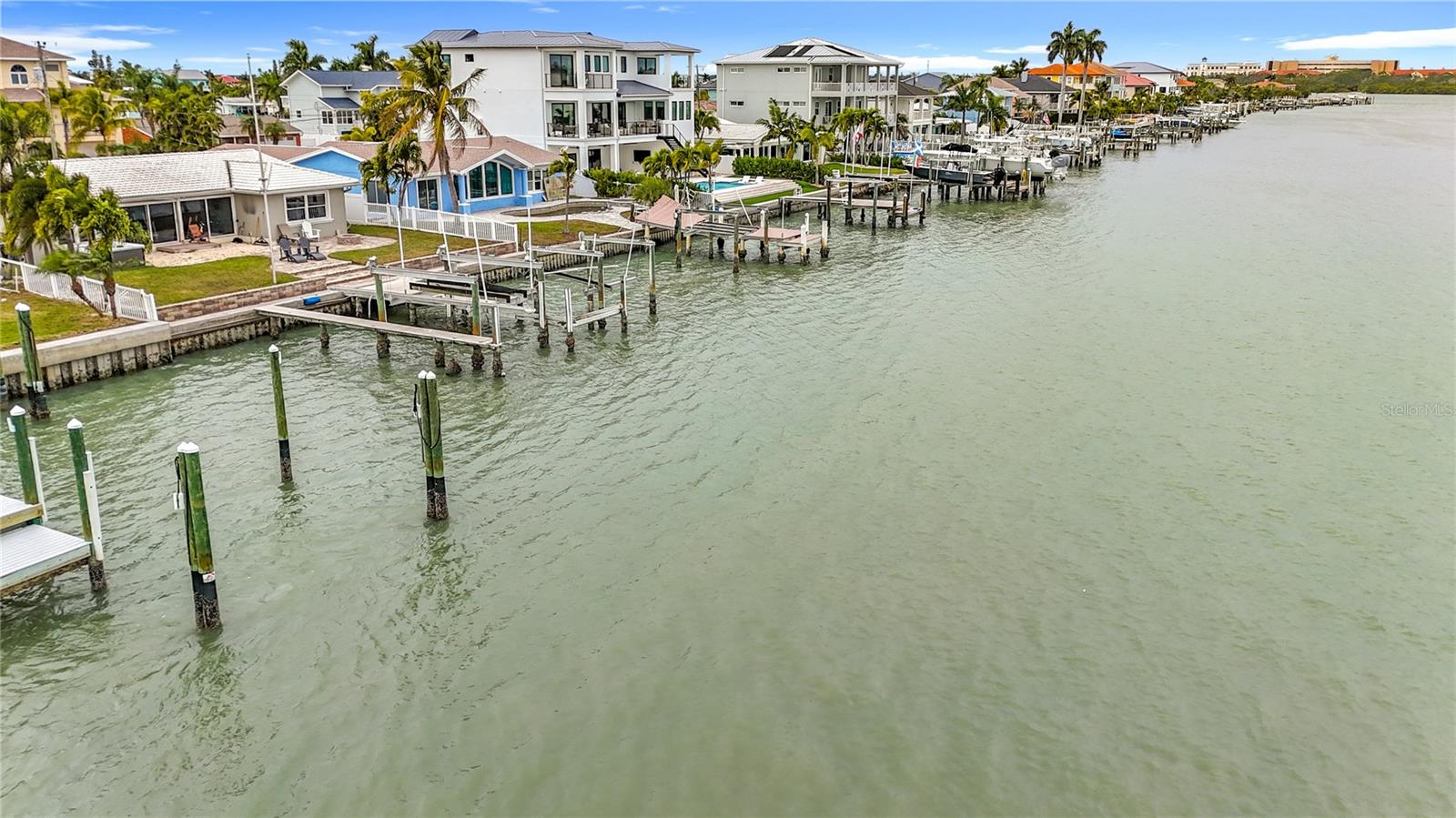 Listing photo id 21 for 533 Johns Pass Avenue