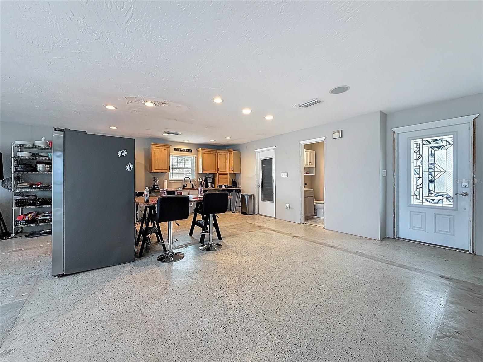 Listing photo id 23 for 533 Johns Pass Avenue