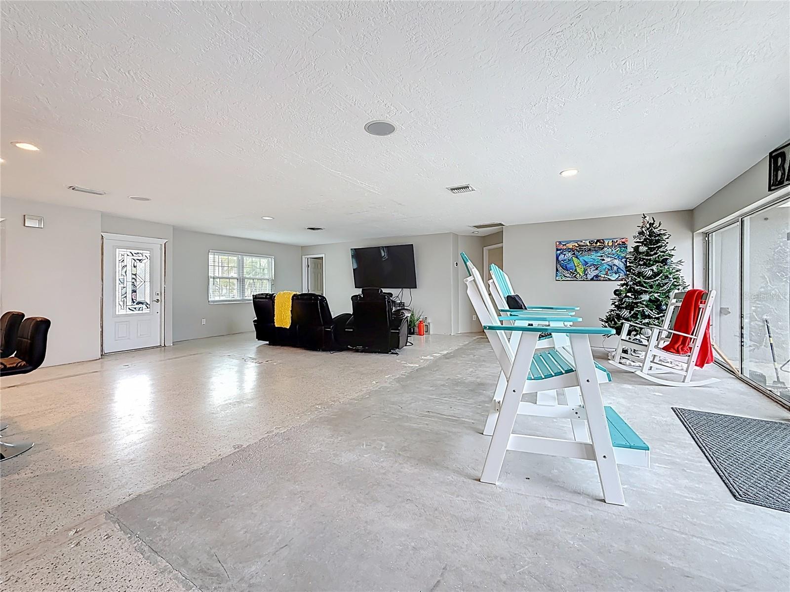 Listing photo id 25 for 533 Johns Pass Avenue