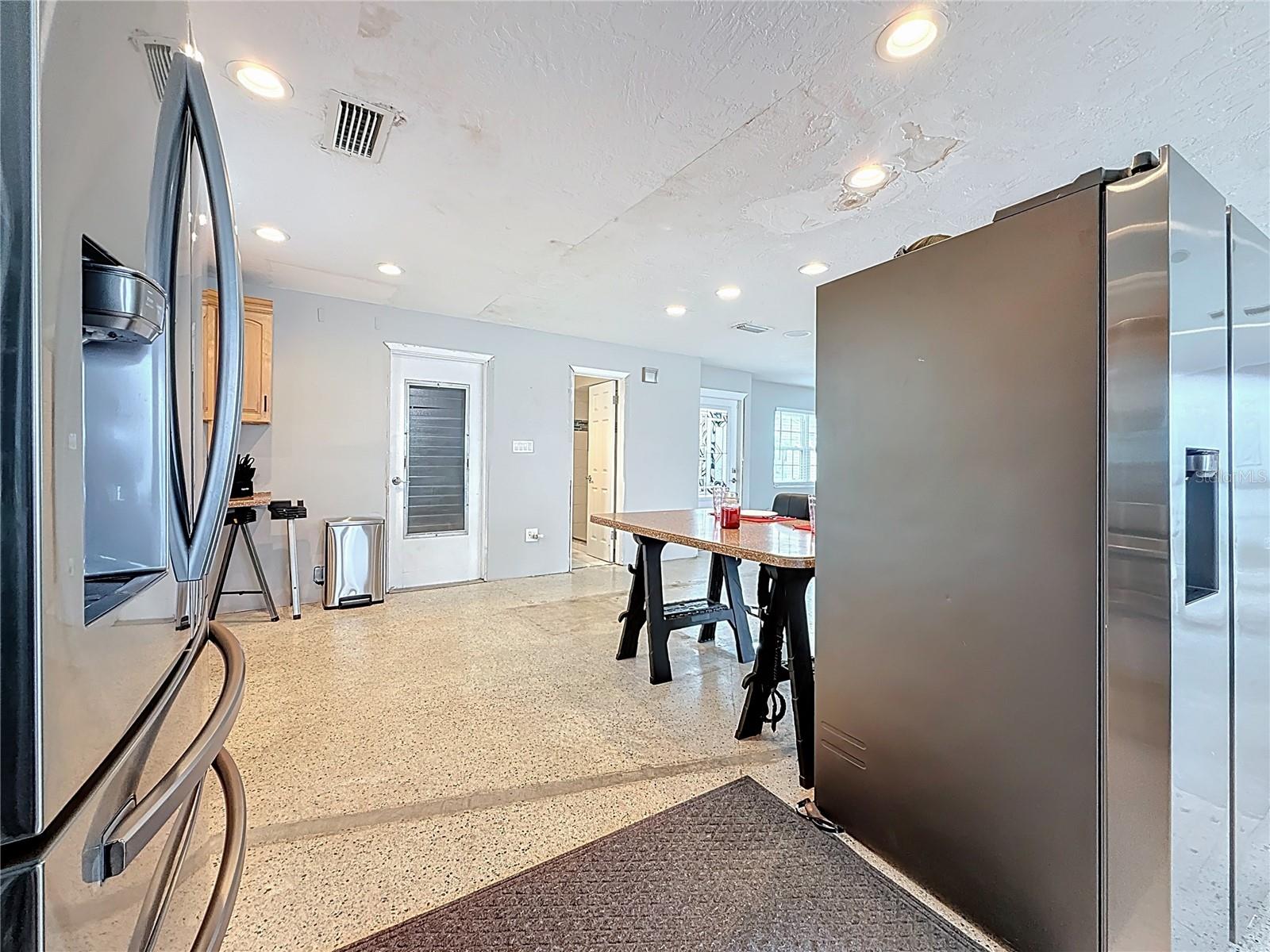 Listing photo id 28 for 533 Johns Pass Avenue