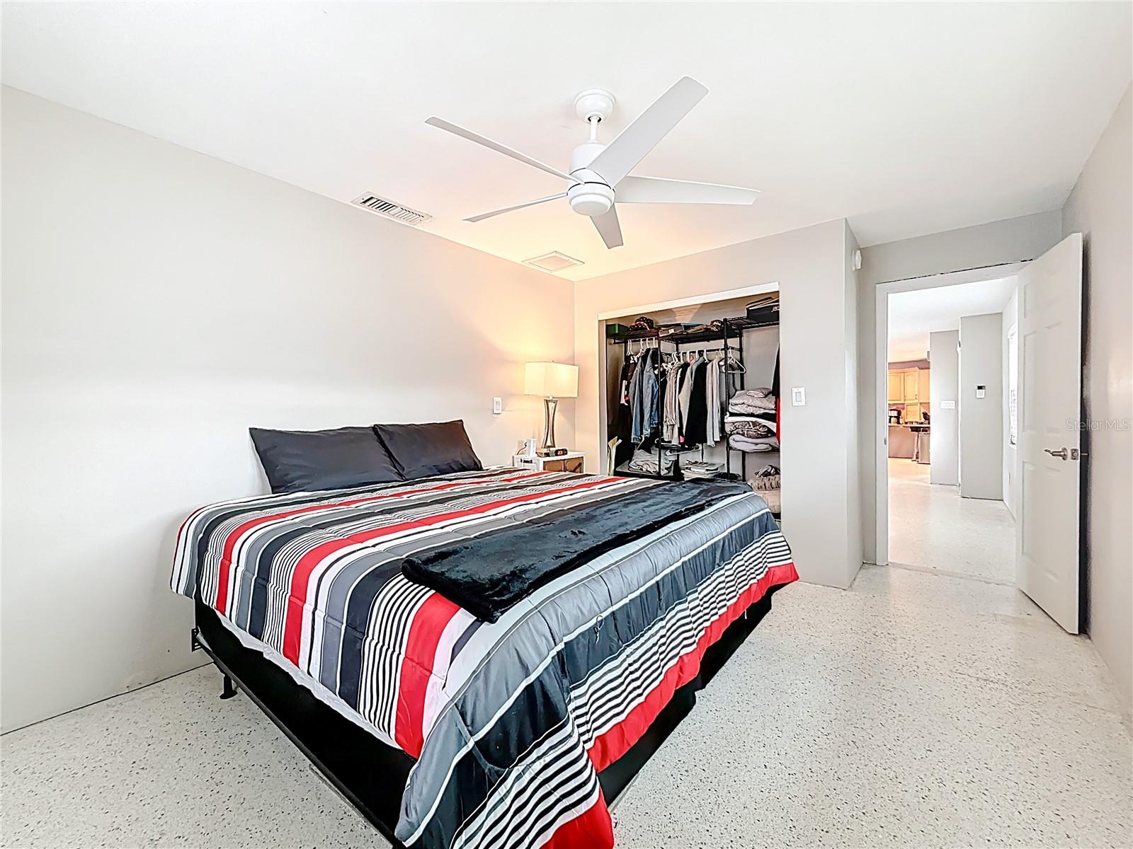 Listing photo id 33 for 533 Johns Pass Avenue