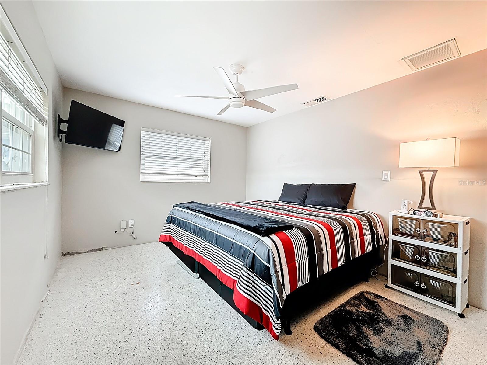 Listing photo id 34 for 533 Johns Pass Avenue