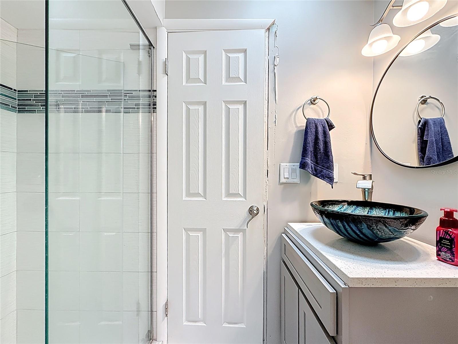 Listing photo id 37 for 533 Johns Pass Avenue