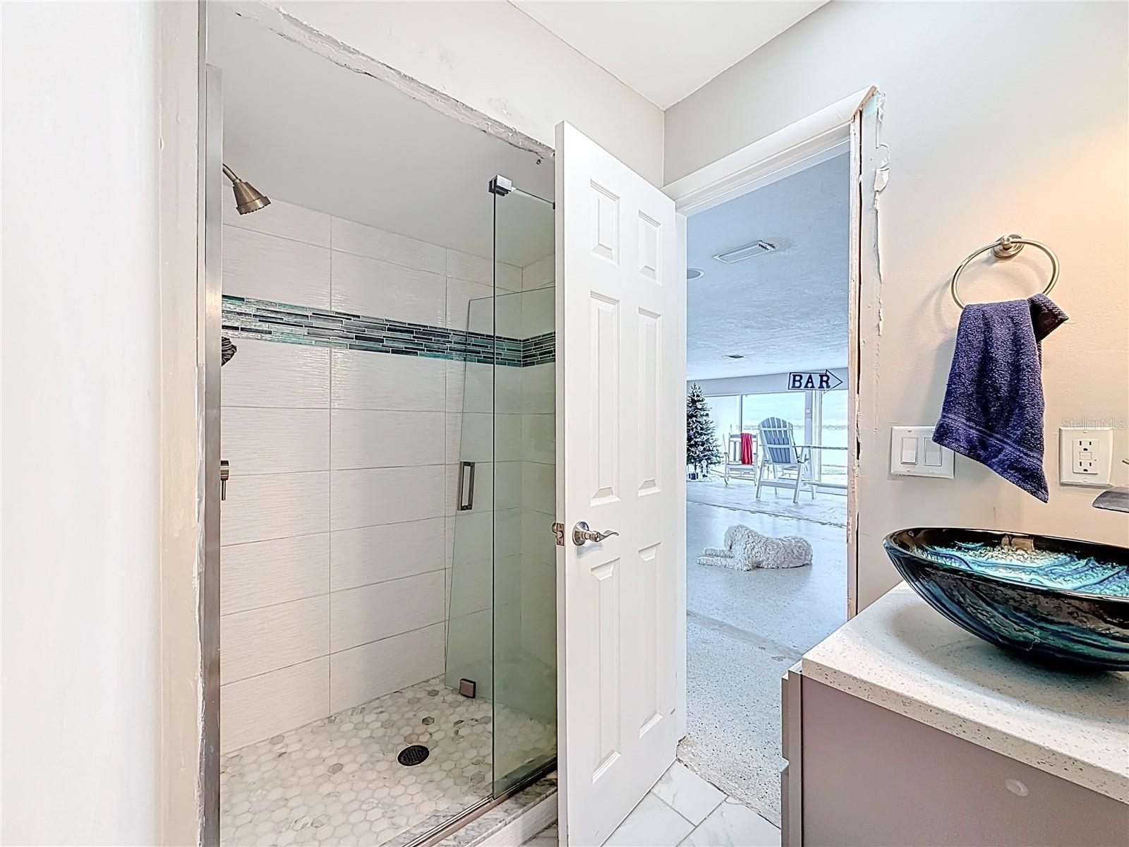 Listing photo id 38 for 533 Johns Pass Avenue