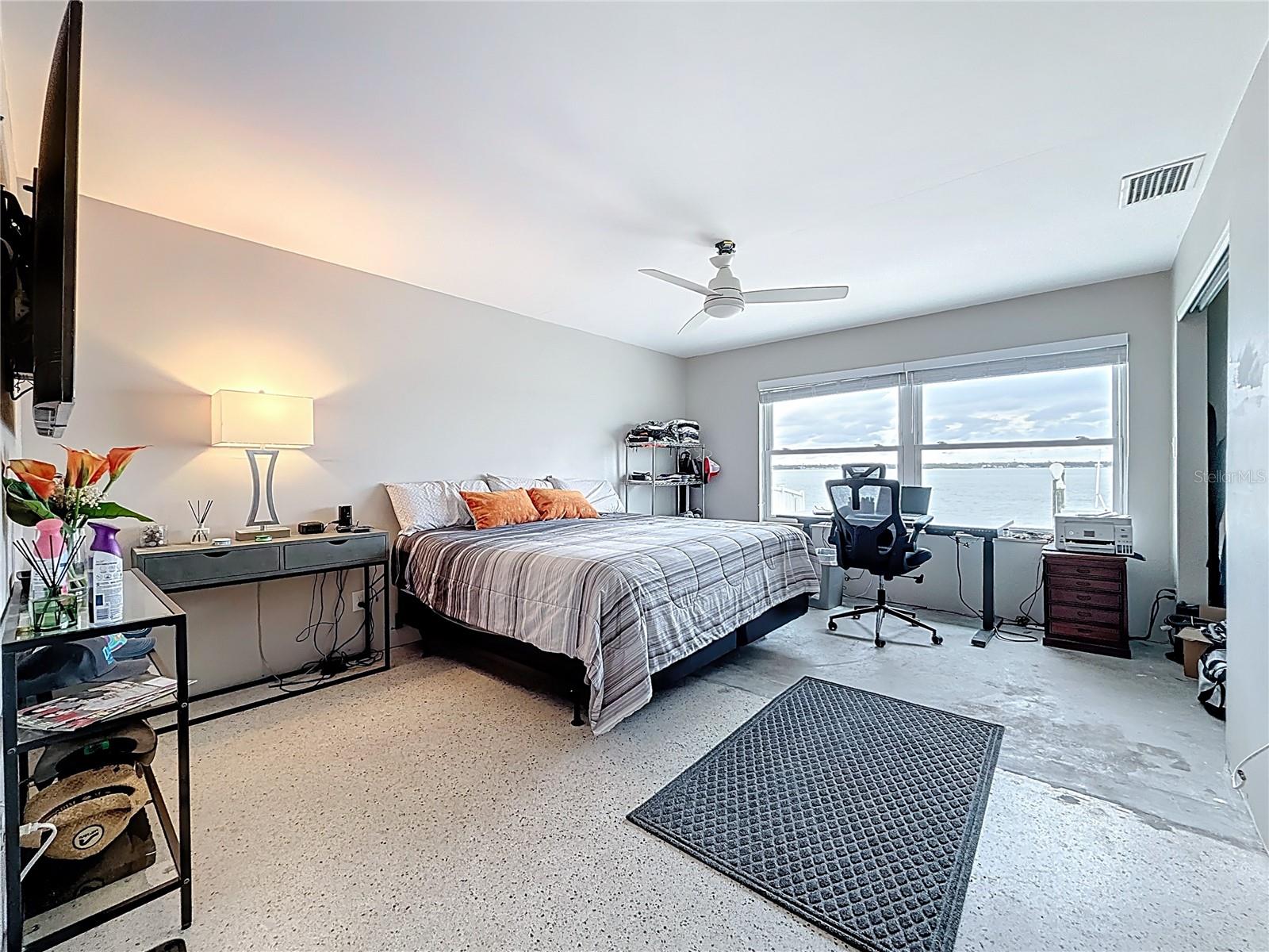 Listing photo id 40 for 533 Johns Pass Avenue