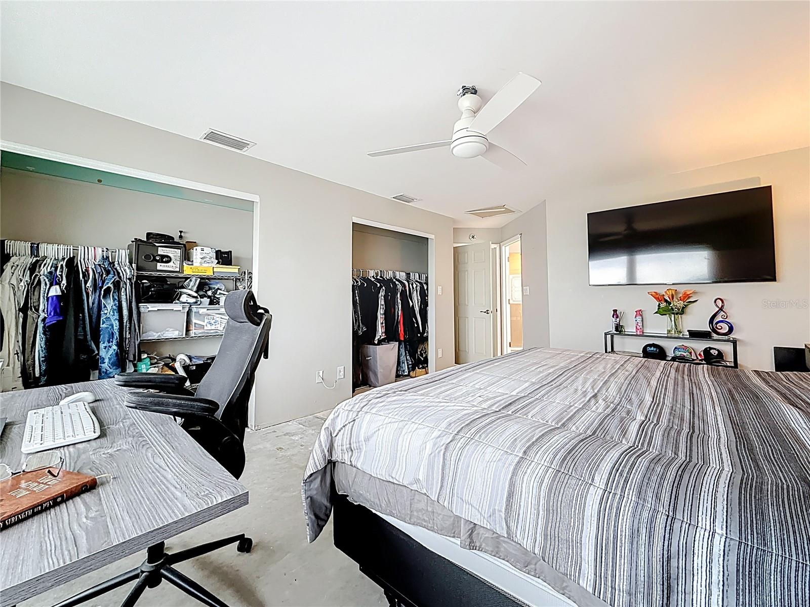 Listing photo id 42 for 533 Johns Pass Avenue