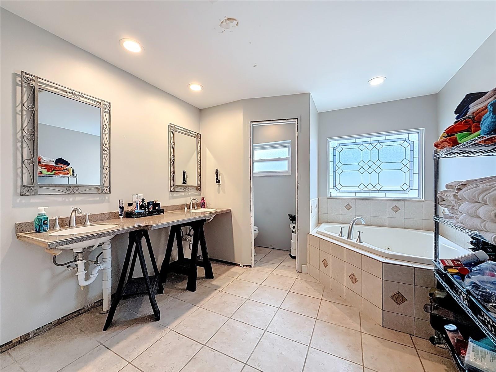 Listing photo id 46 for 533 Johns Pass Avenue