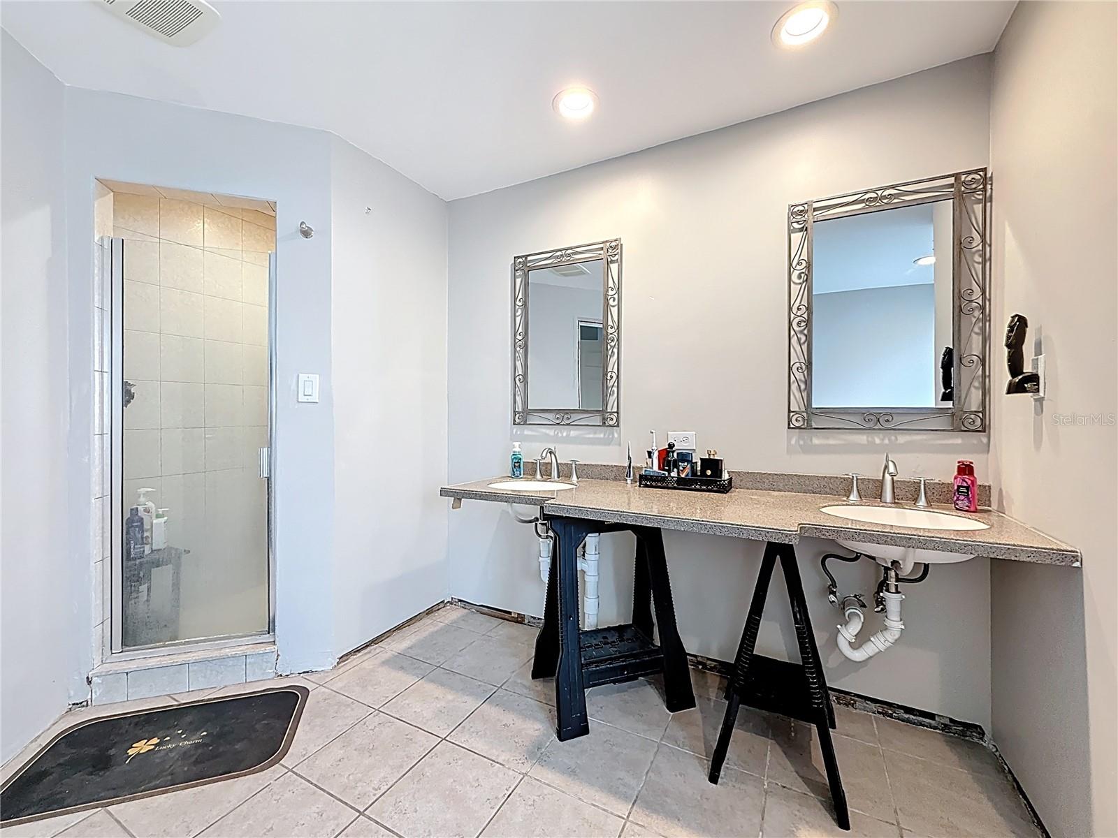 Listing photo id 48 for 533 Johns Pass Avenue