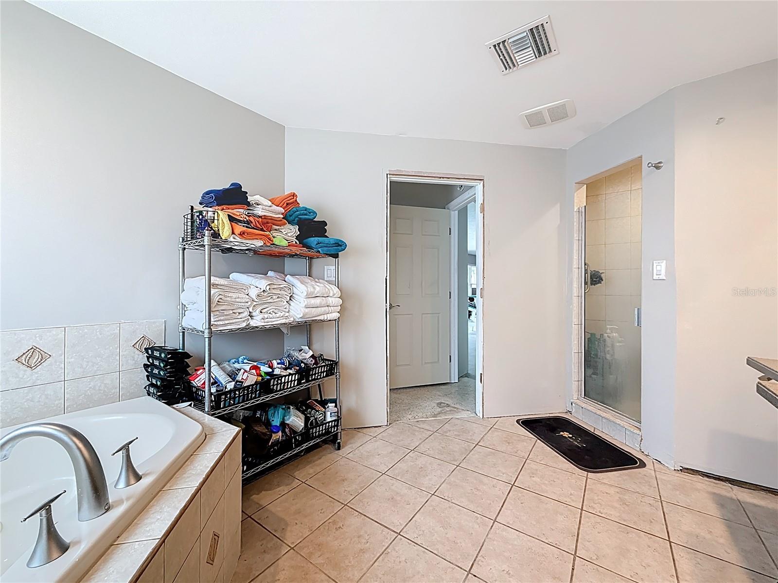 Listing photo id 49 for 533 Johns Pass Avenue