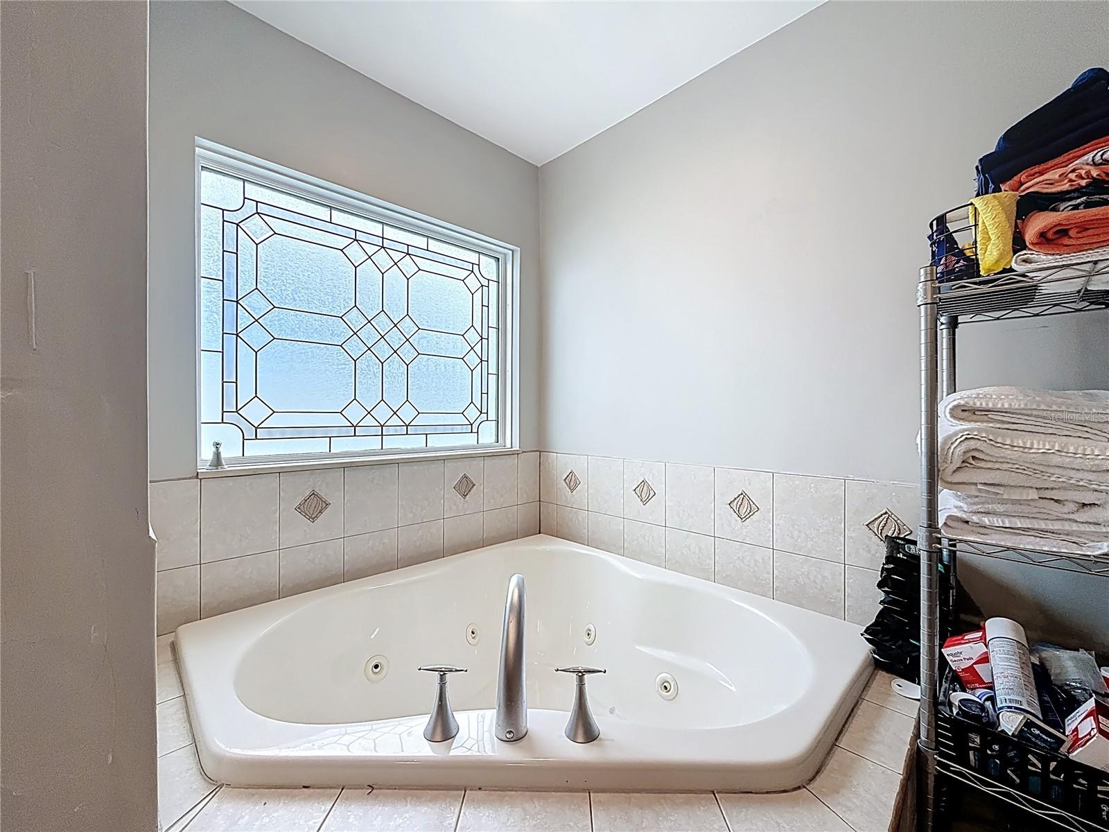 Listing photo id 50 for 533 Johns Pass Avenue