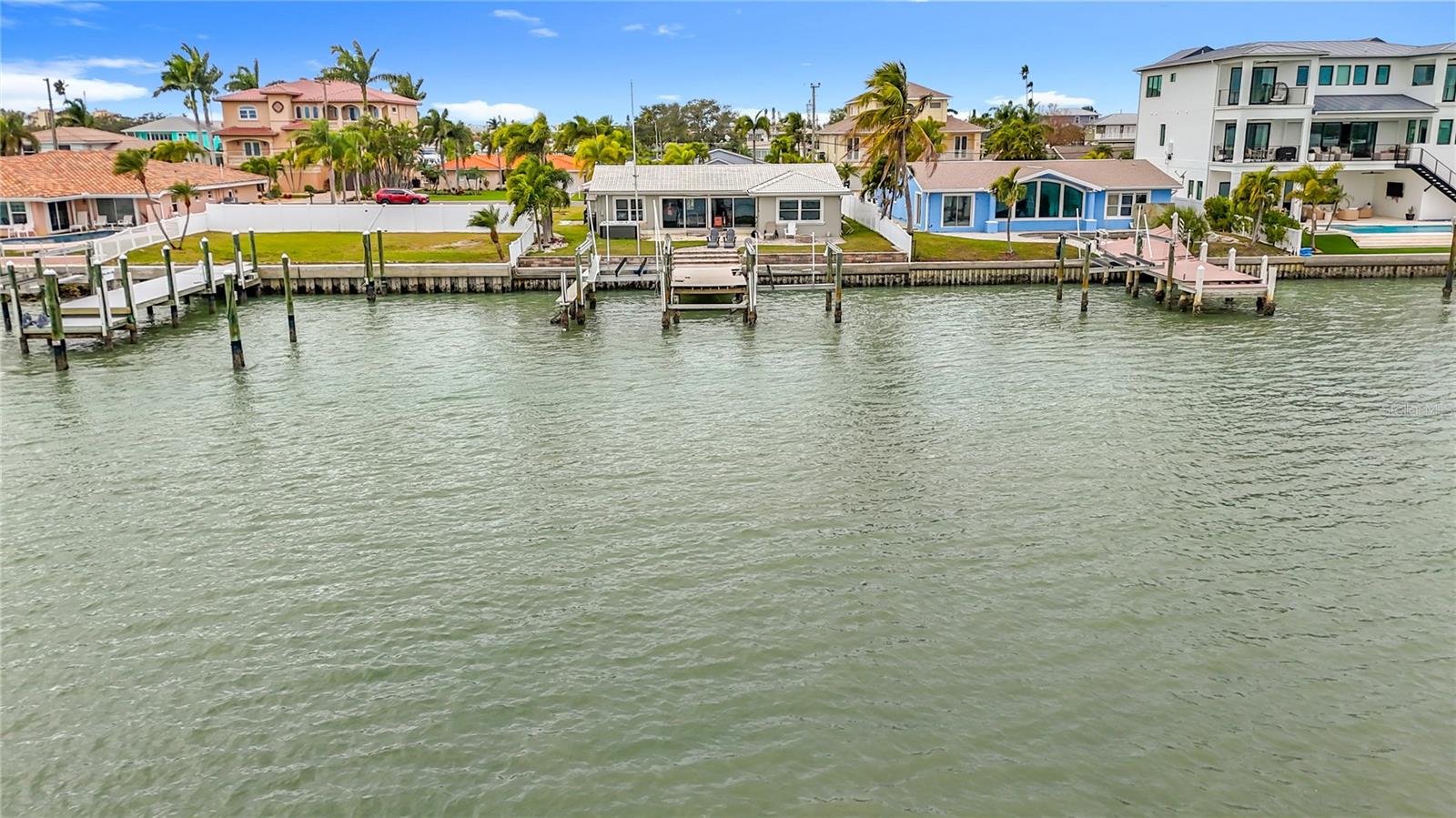 Listing photo id 51 for 533 Johns Pass Avenue