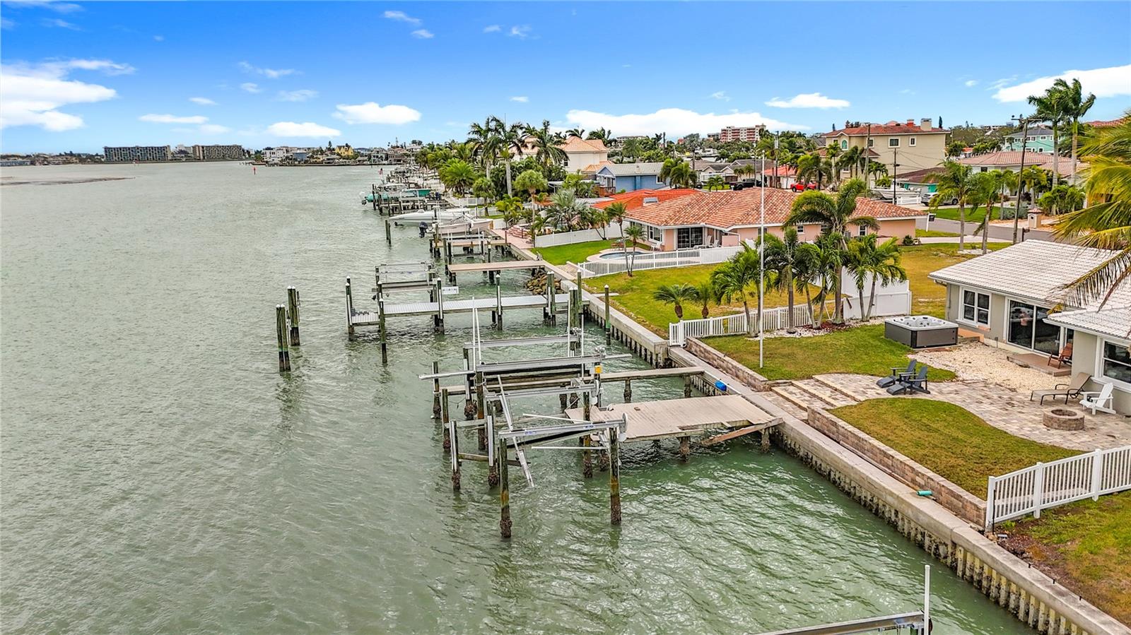 Listing photo id 52 for 533 Johns Pass Avenue