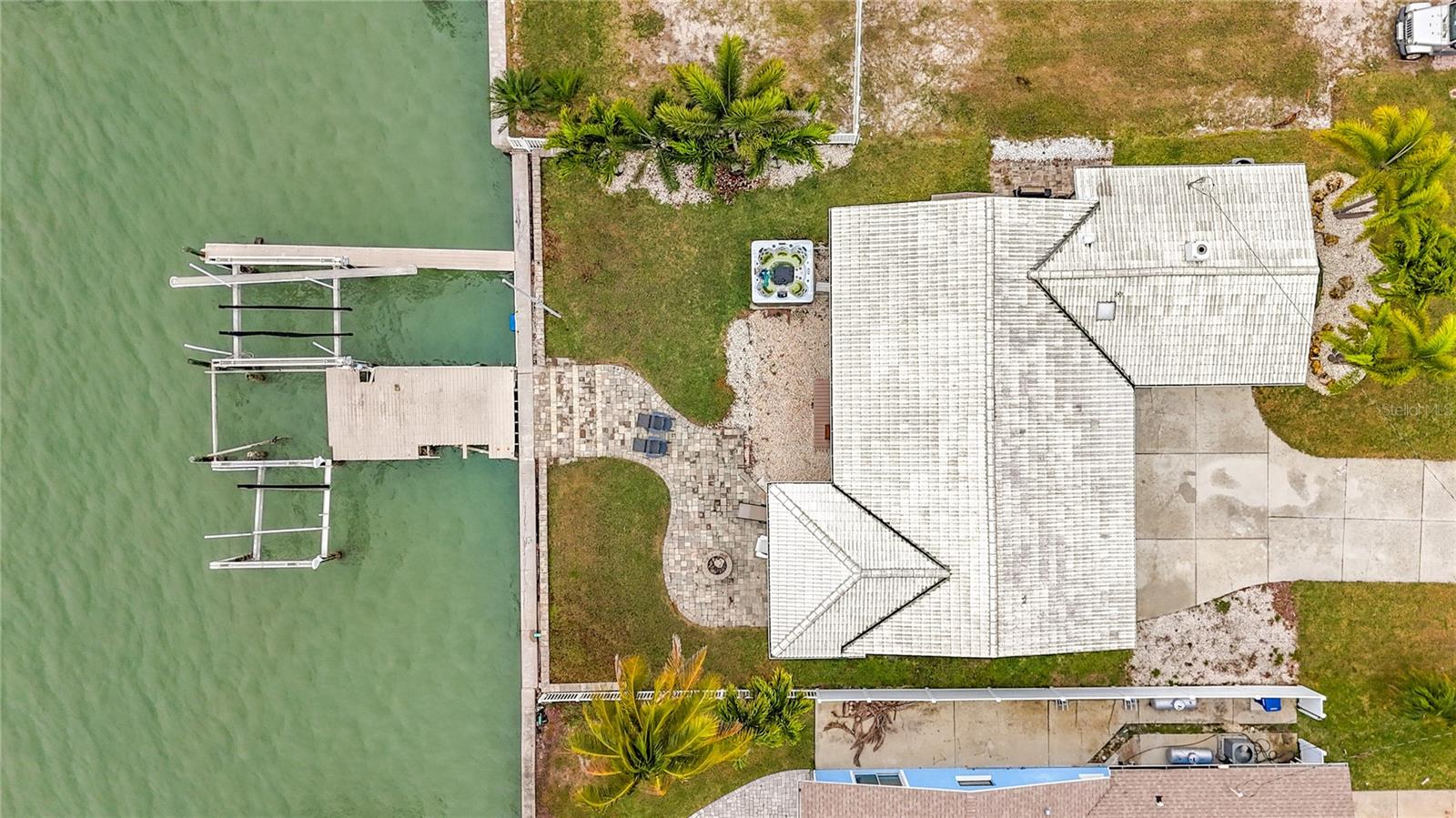 Listing photo id 53 for 533 Johns Pass Avenue