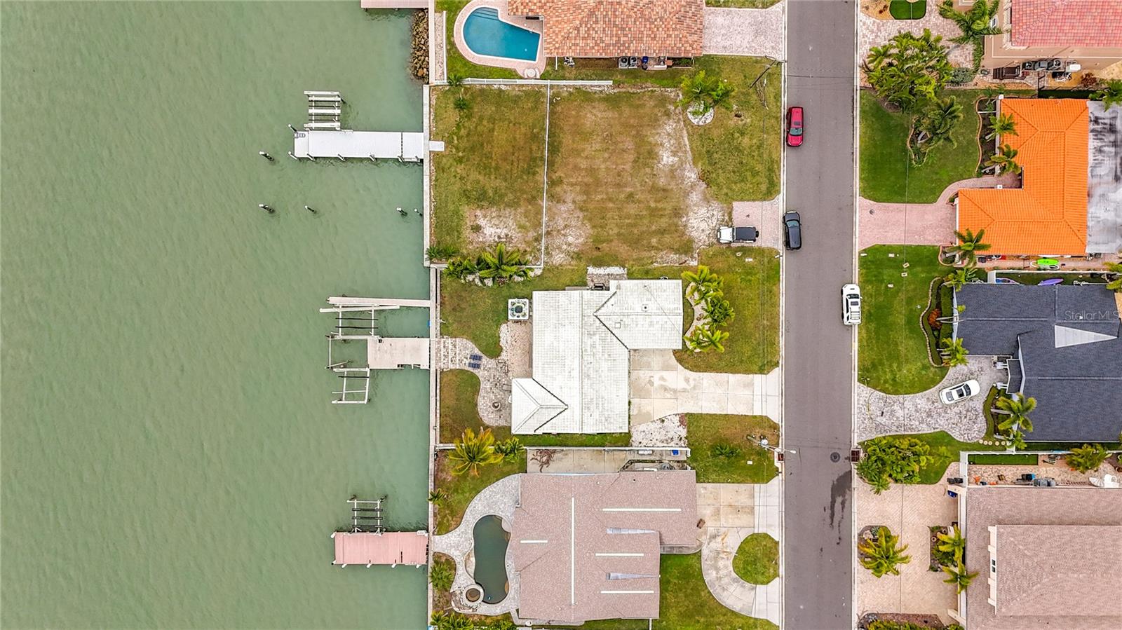 Listing photo id 54 for 533 Johns Pass Avenue