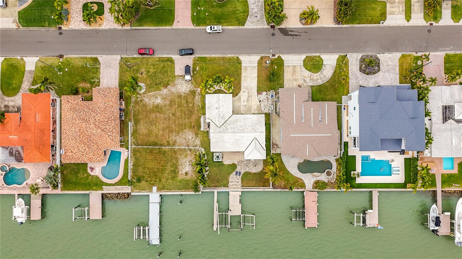 Listing photo id 55 for 533 Johns Pass Avenue