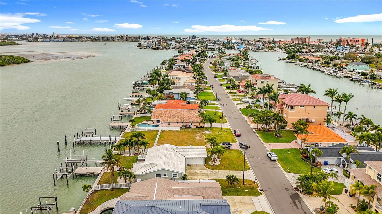 Listing photo id 56 for 533 Johns Pass Avenue