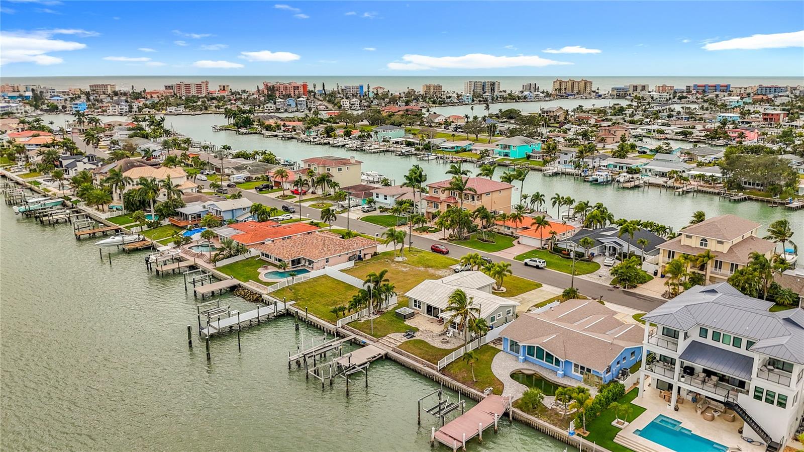 Listing photo id 57 for 533 Johns Pass Avenue