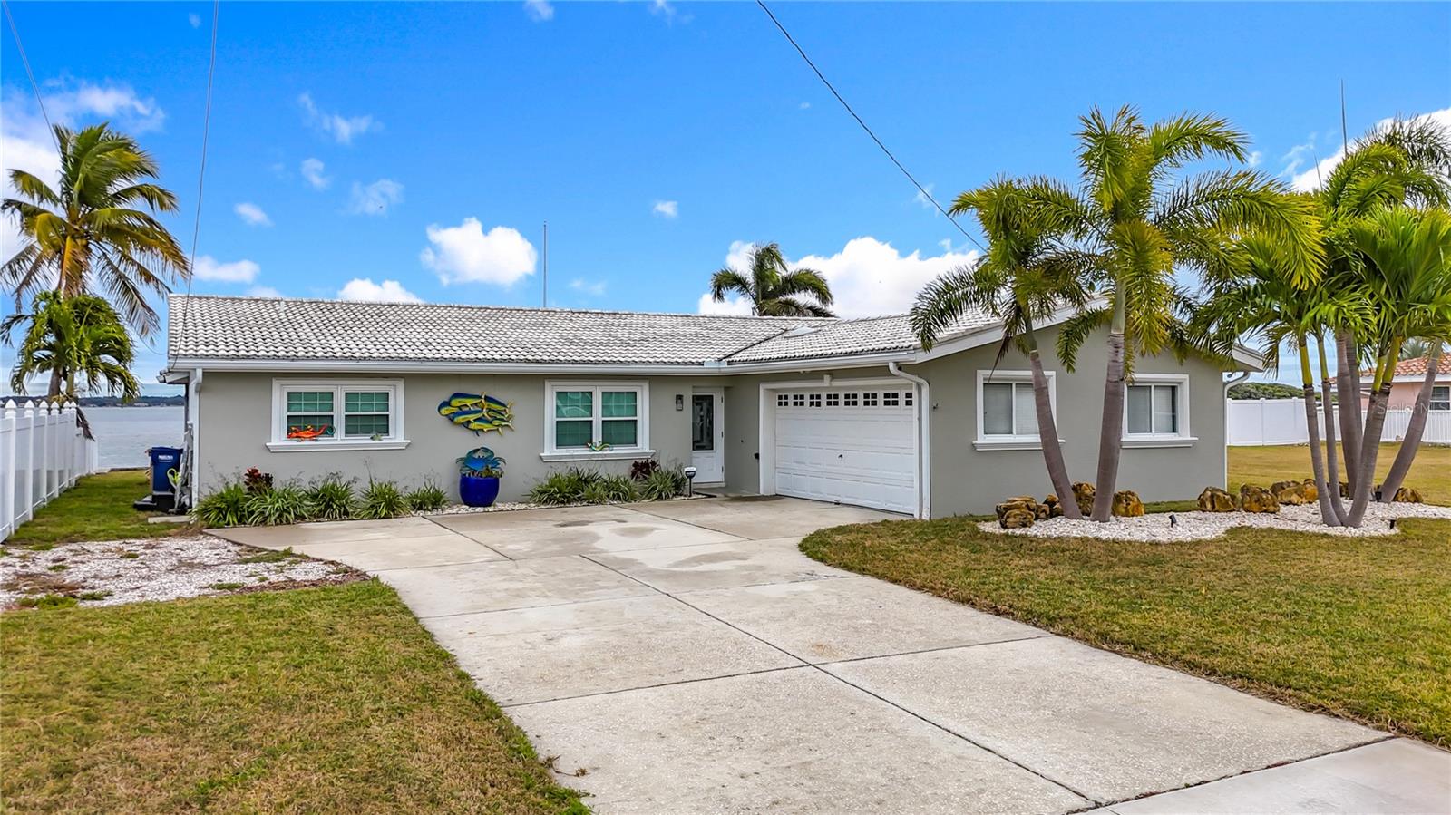 Listing photo id 4 for 533 Johns Pass Avenue