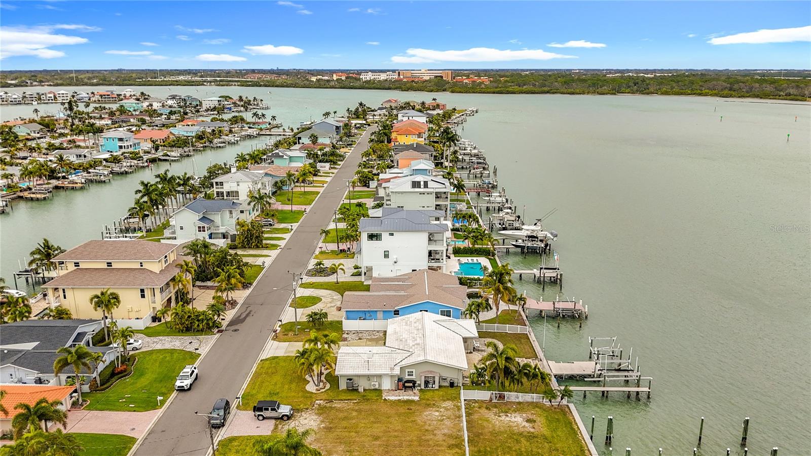 Listing photo id 60 for 533 Johns Pass Avenue