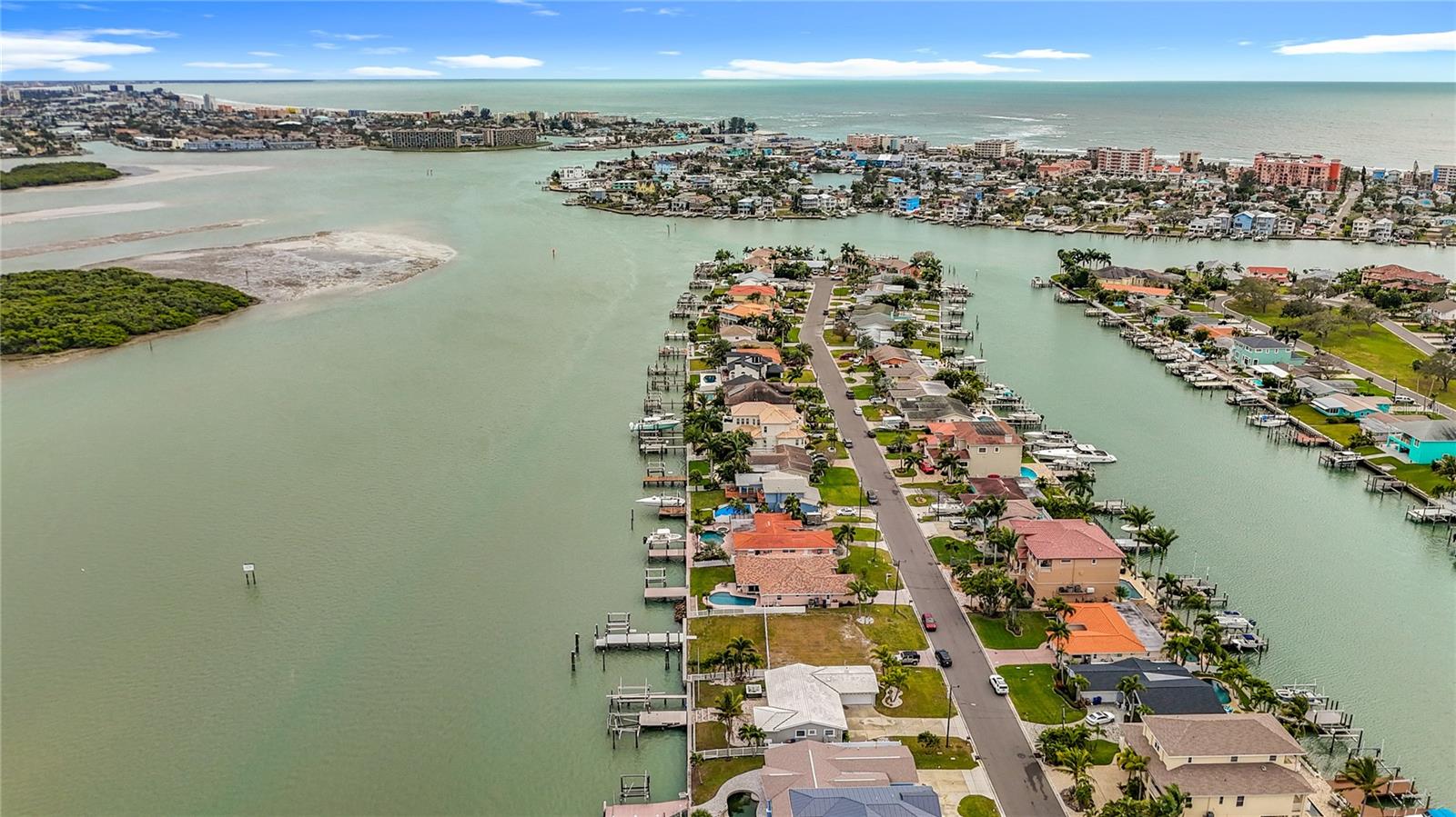 Listing photo id 65 for 533 Johns Pass Avenue