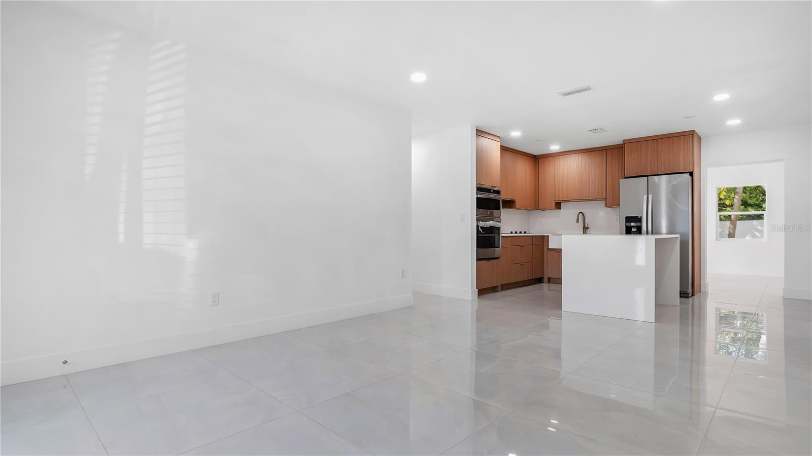 Image 14 of 65 For 8641 May Circle