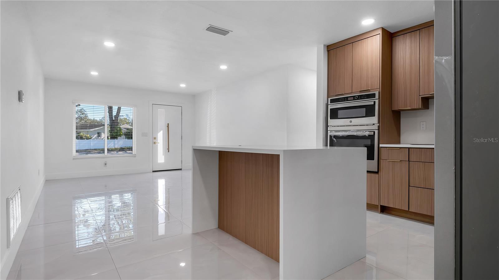 Image 15 of 65 For 8641 May Circle