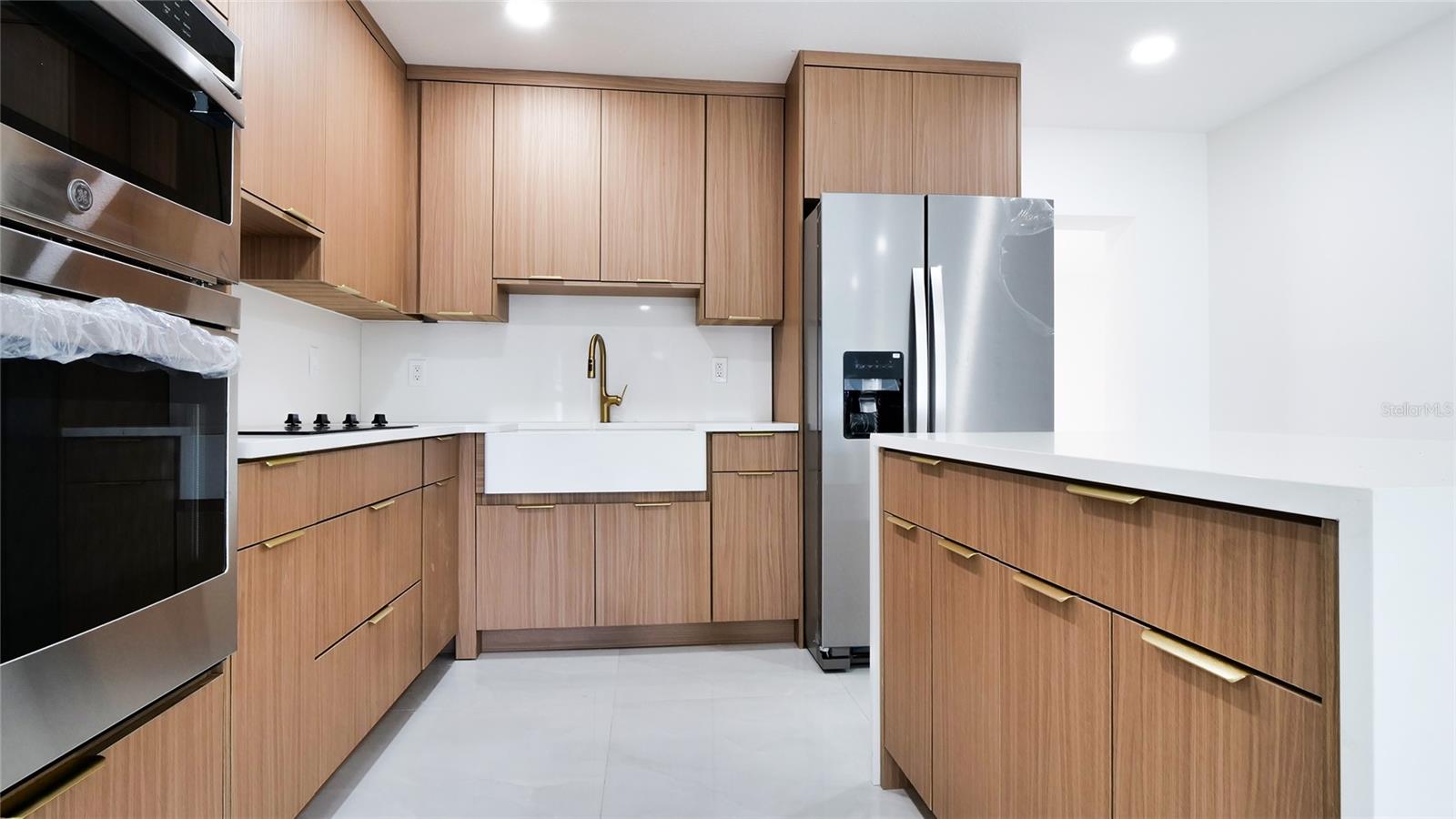 Image 16 of 65 For 8641 May Circle