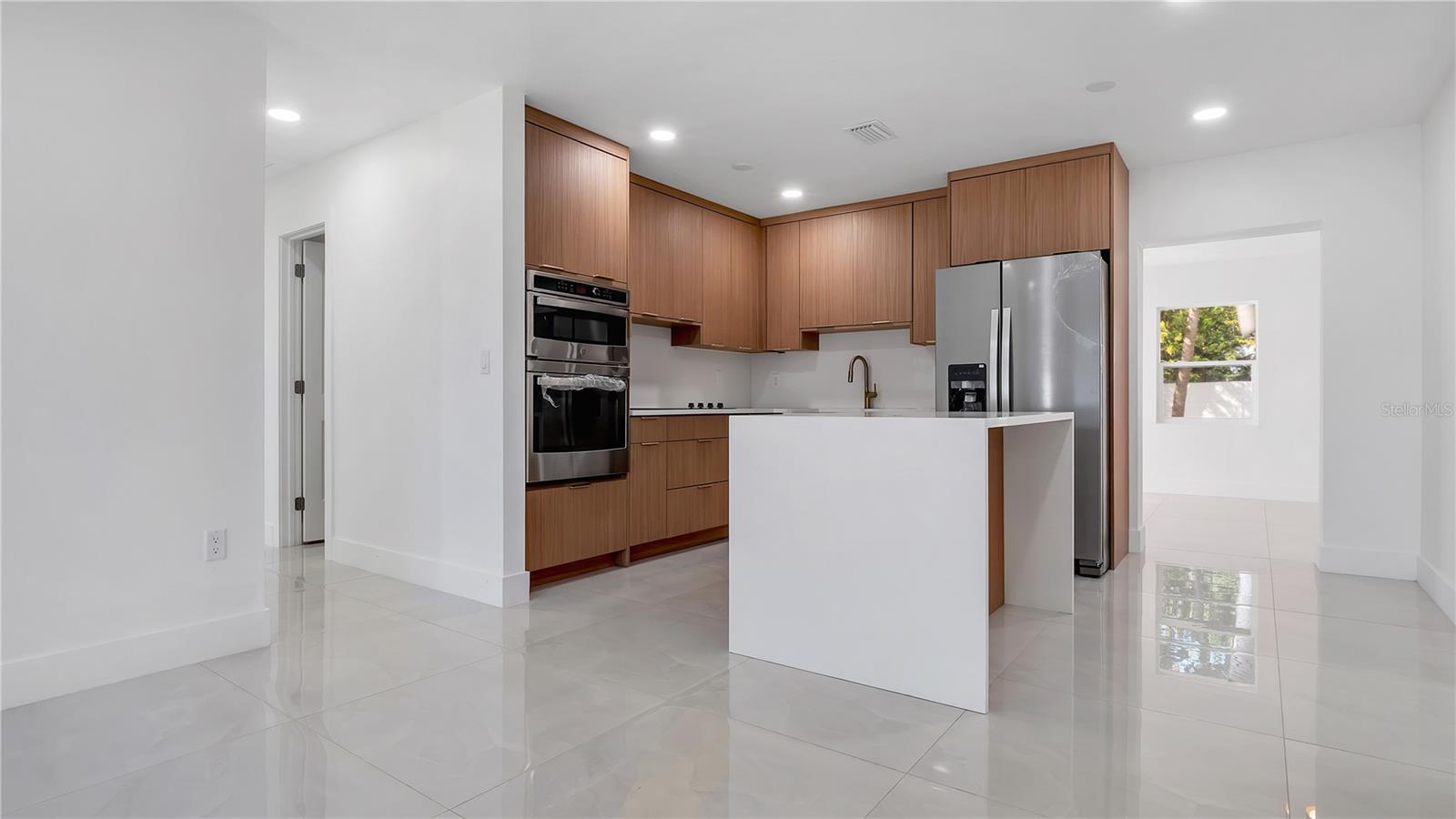 Image 17 of 65 For 8641 May Circle