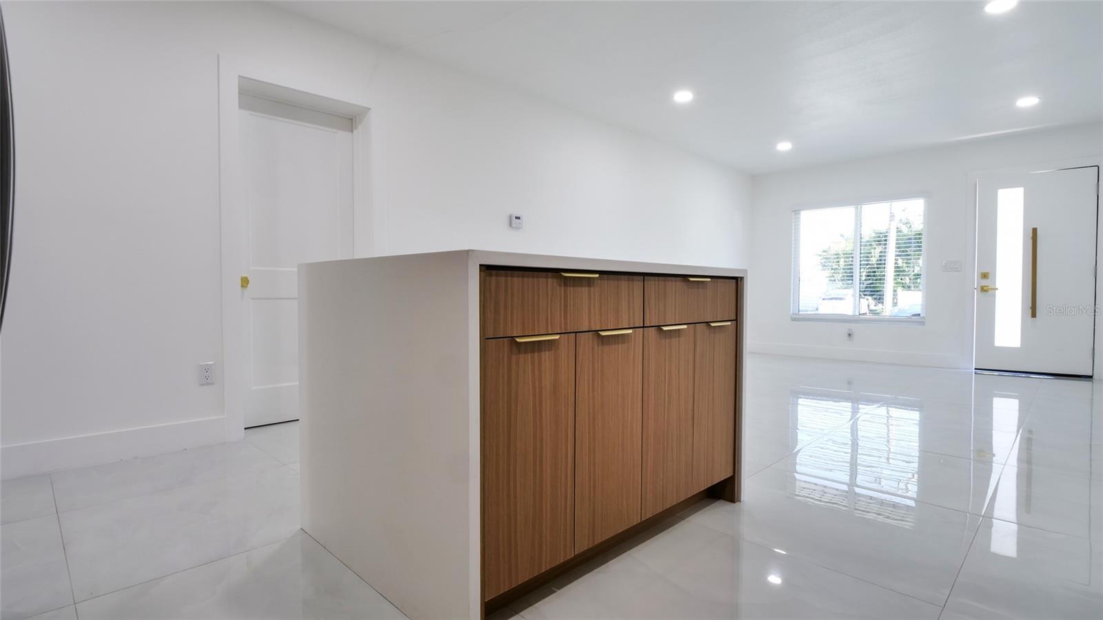 Image 19 of 65 For 8641 May Circle