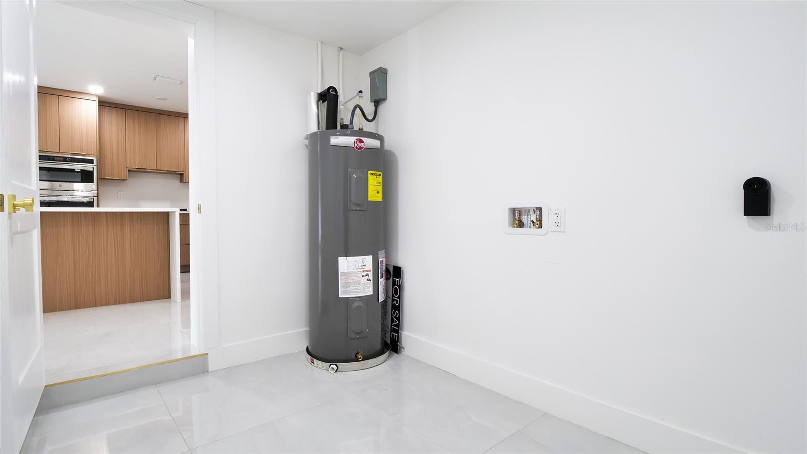 Image 20 of 65 For 8641 May Circle