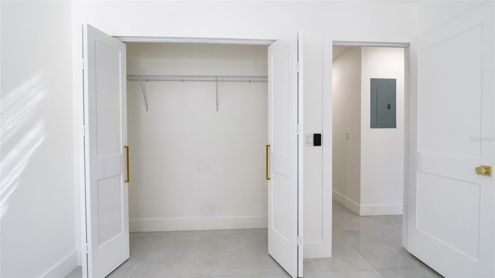 Image 21 of 65 For 8641 May Circle