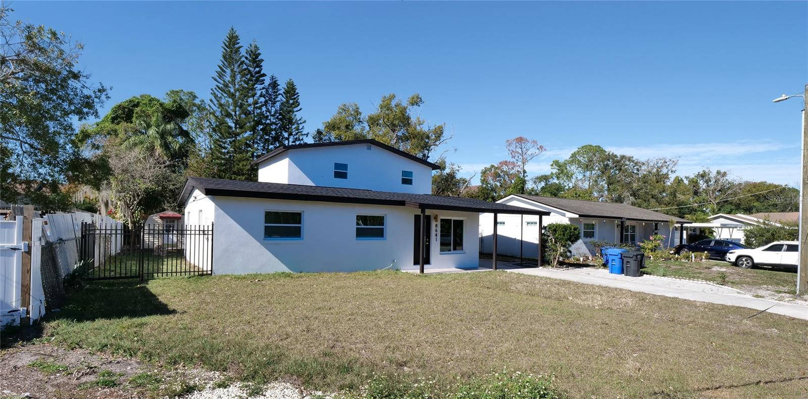 Image 4 of 65 For 8641 May Circle