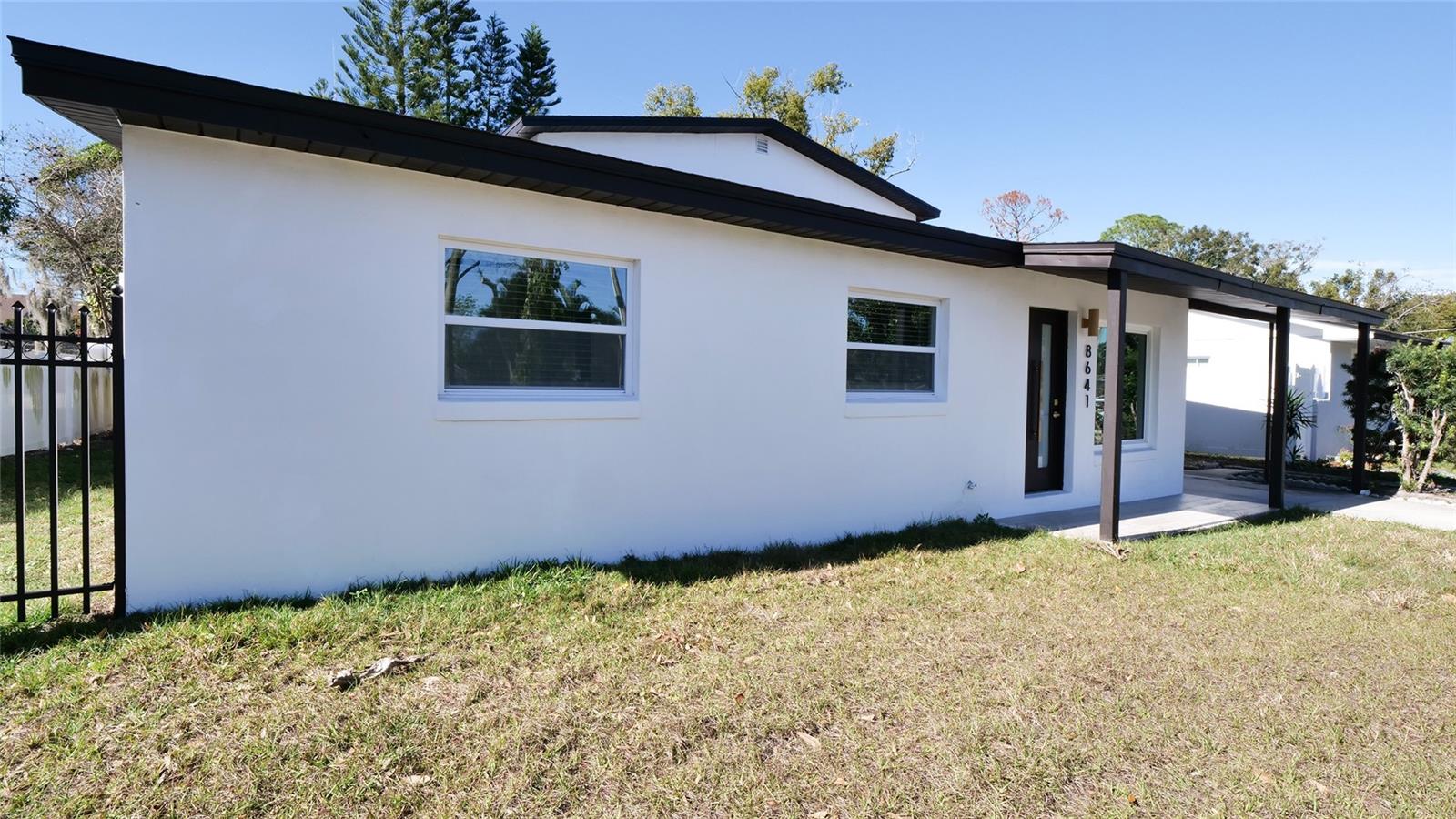 Image 5 of 65 For 8641 May Circle