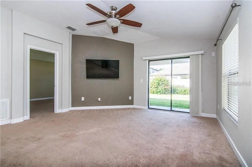 Listing photo id 8 for 10019 Newminster Loop