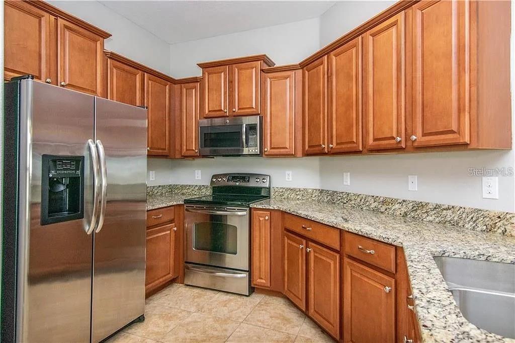 Listing photo id 12 for 10019 Newminster Loop